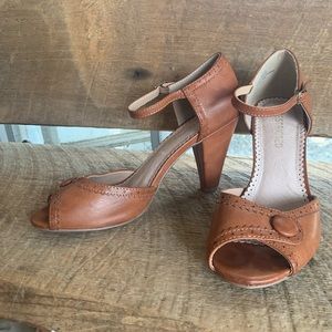 Restricted brow leather heels size 7.5